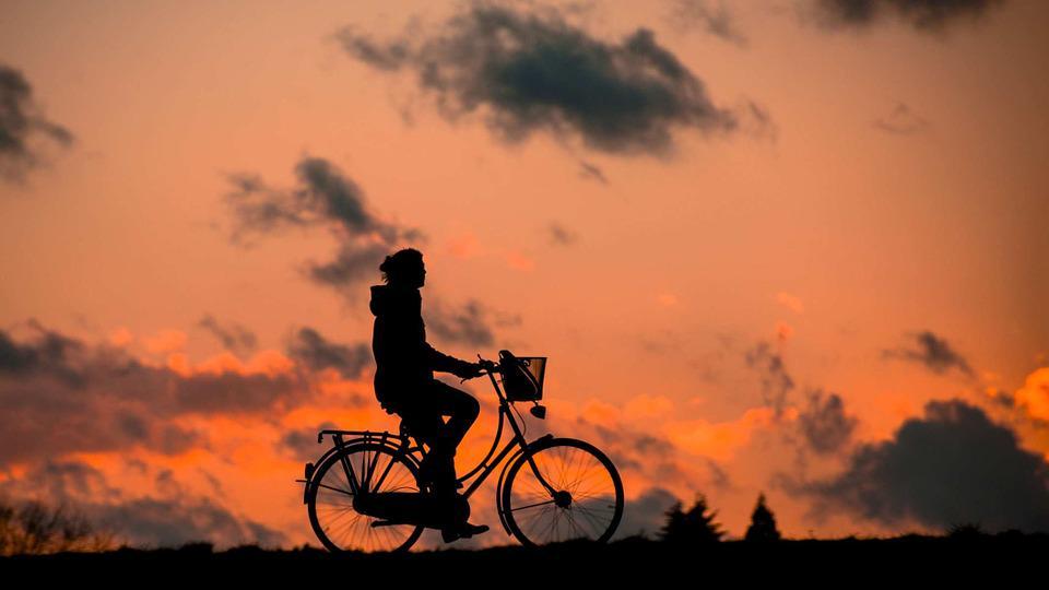 https://cdn.idntimes.com/content-images/post/20160917/silhouette-683751-960-720-29e8f7e6b80dd475d2cdd40b714df3aa.jpg