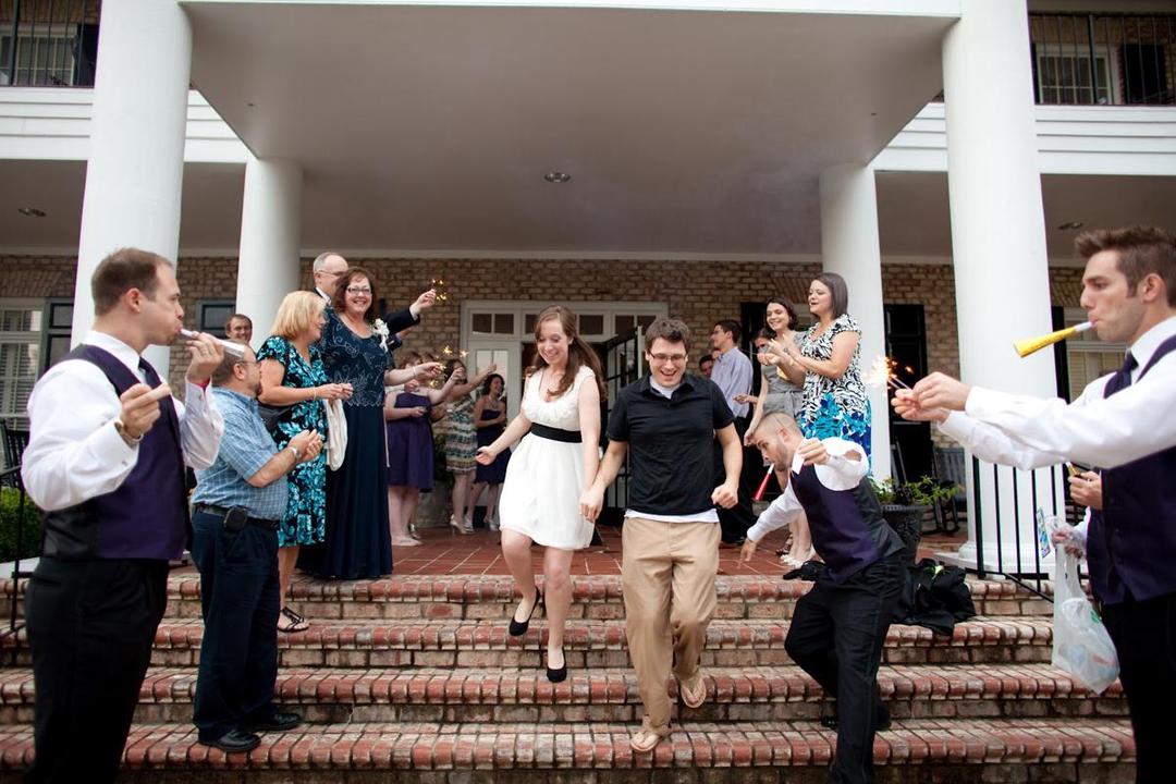 http://cdn.idntimes.com/content-images/post/20160608/simple-wedding-party-for-parent-39dc6ac17eda2e4cc81753716dae2baf.jpg