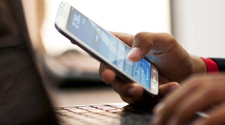 http://cdn.idntimes.com/content-images/post/20160306/smartphone-pinky-thinkstock-2-e51fd91f516aa686e726992697ee6816.jpg