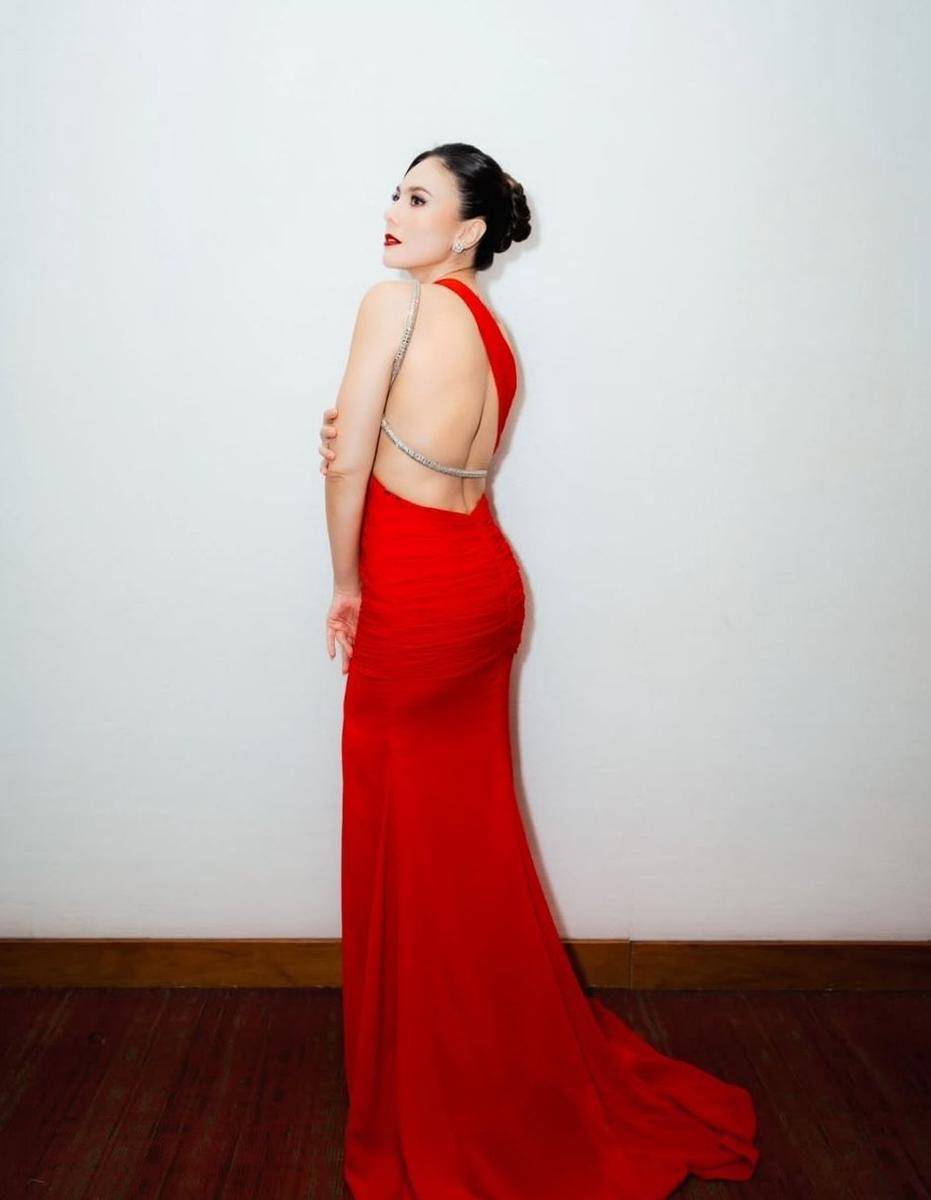 Dress backless artis (instagram.com/wulanguritno)