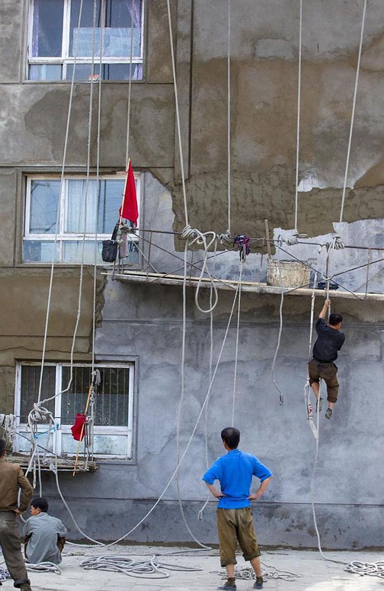 https://cdn.idntimes.com/content-images/post/20180119/smuggled-out-photos-north-korea-eric-lafforgue-5a4f2ddd1456d-880-4997c9b9464e833584ebe6ad540cc58a.jpg
