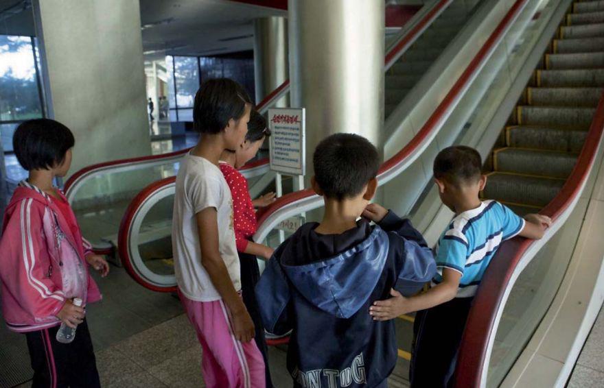 https://cdn.idntimes.com/content-images/post/20180119/smuggled-out-photos-north-korea-eric-lafforgue-5a4f318d895ef-880-393e0aaf55294ff9be04b66b213ddb86.jpg