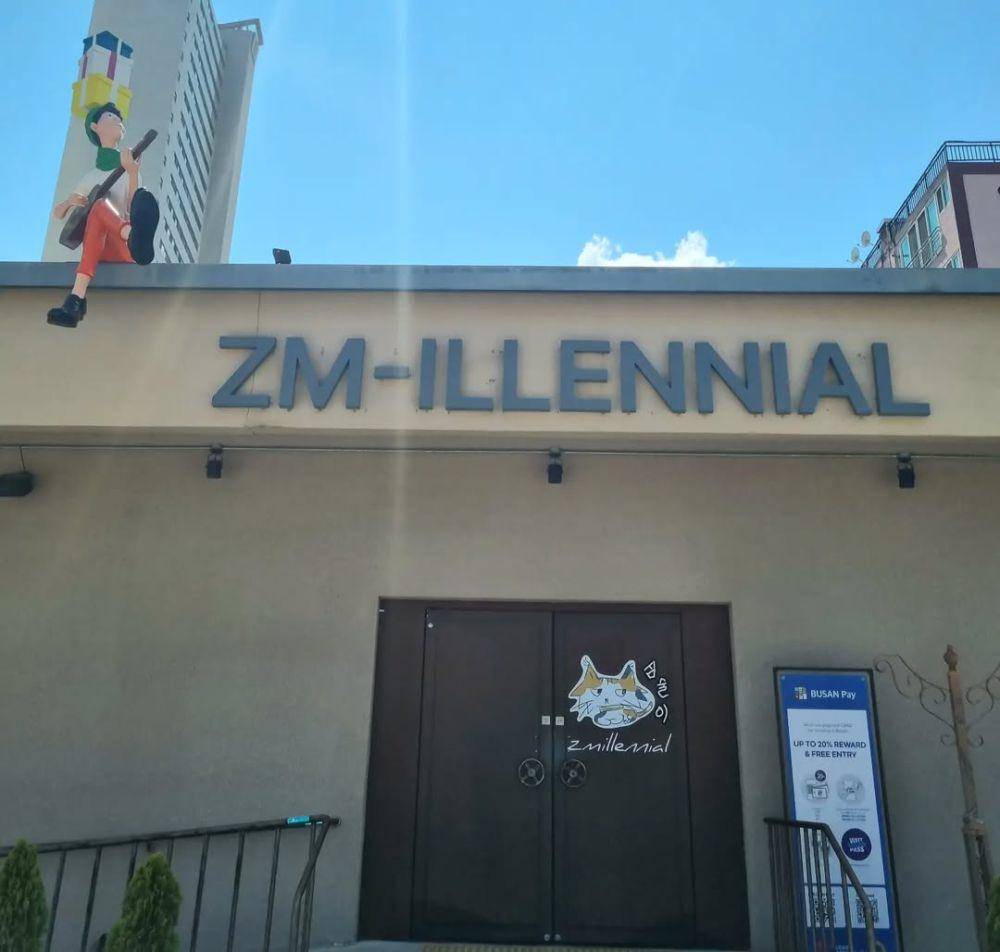 ZM-ILLENNIAL (instagram.com/zmillennial_cafe)