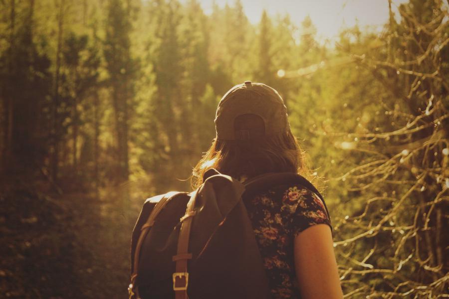 http://cdn.idntimes.com/content-images/post/20160826/solo-travel-hiker-50e6024d2cf7330e9a6dc1c5ccd1e7e8.jpg