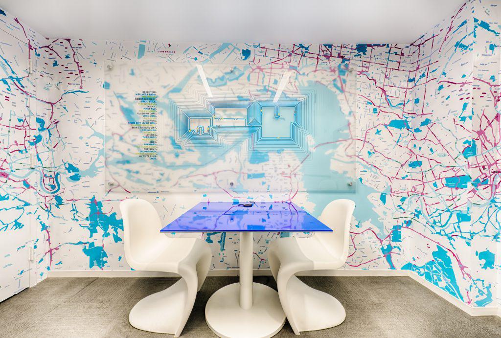 https://cdn.idntimes.com/content-images/post/20180507/spotify-tron-room-1024x691-07b6f13b6e3c7a128e47f7c2b4297e77.jpg