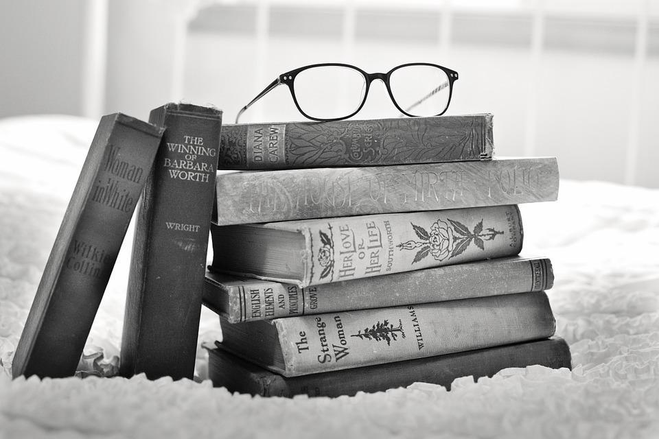 https://cdn.idntimes.com/content-images/post/20160917/stack-of-books-1001655-960-720-d0ecda311c3c1461cbab558f0aa7226f.jpg