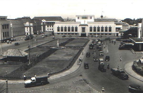 http://cdn.idntimes.com/content-images/post/20160318/stasiun-kota-binatalenta45wordpresscom-w600-h1000-b514d36a7c3eeececf4f42ee5be94b07.jpg