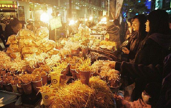 http://cdn.idntimes.com/content-images/post/20150930/streetfoodmyeongdong.jpg