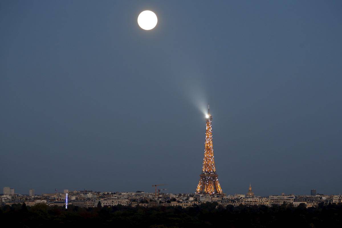 https://cdn.idntimes.com/content-images/post/20171128/supermoon-001-aadaa31ebd2b7f9cc500af0ac6fa8726.jpg