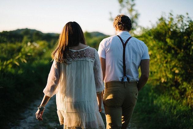 http://cdn.idntimes.com/content-images/post/20160414/sweet-engagement-shoot-lauren-love-photography-bridal-musings-wedding-blog-9-2ee97387741fcd78e6bd5254b19957df.jpg