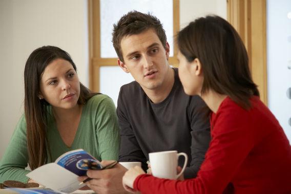 http://cdn.idntimes.com/content-images/post/20151130/talking-to-familyy-c9060c531e1e9eeb0d634cfa8d817731.jpg