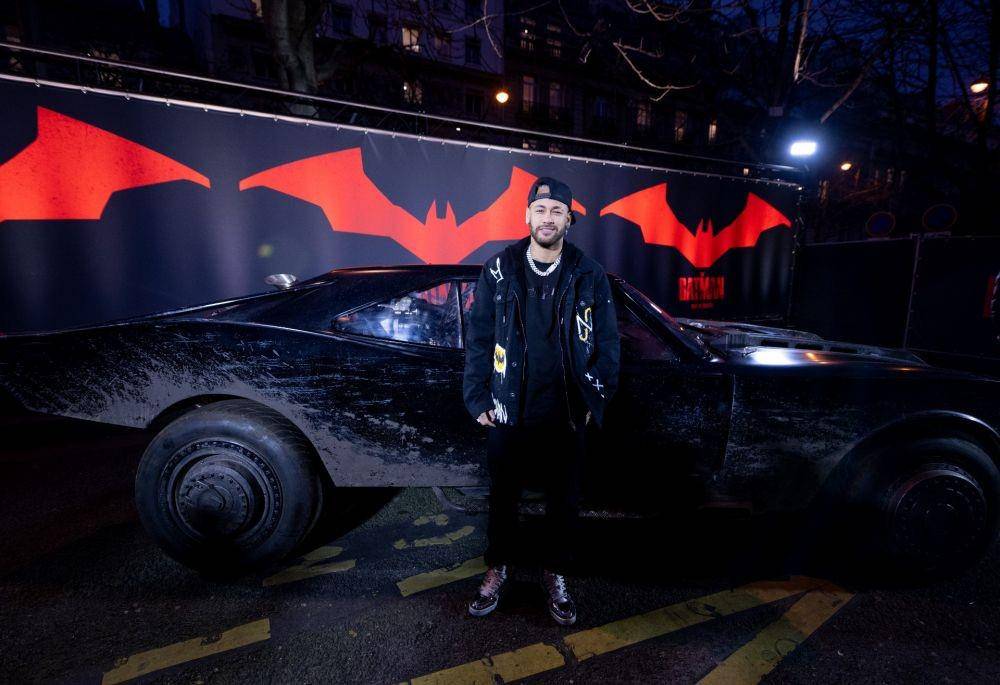 https://cdn.idntimes.com/content-images/post/20220222/tbm-paris-batmobile-neymar-anthonyghnassia-5-61f1ade1afd9c792b187ed18158df7e6.jpg