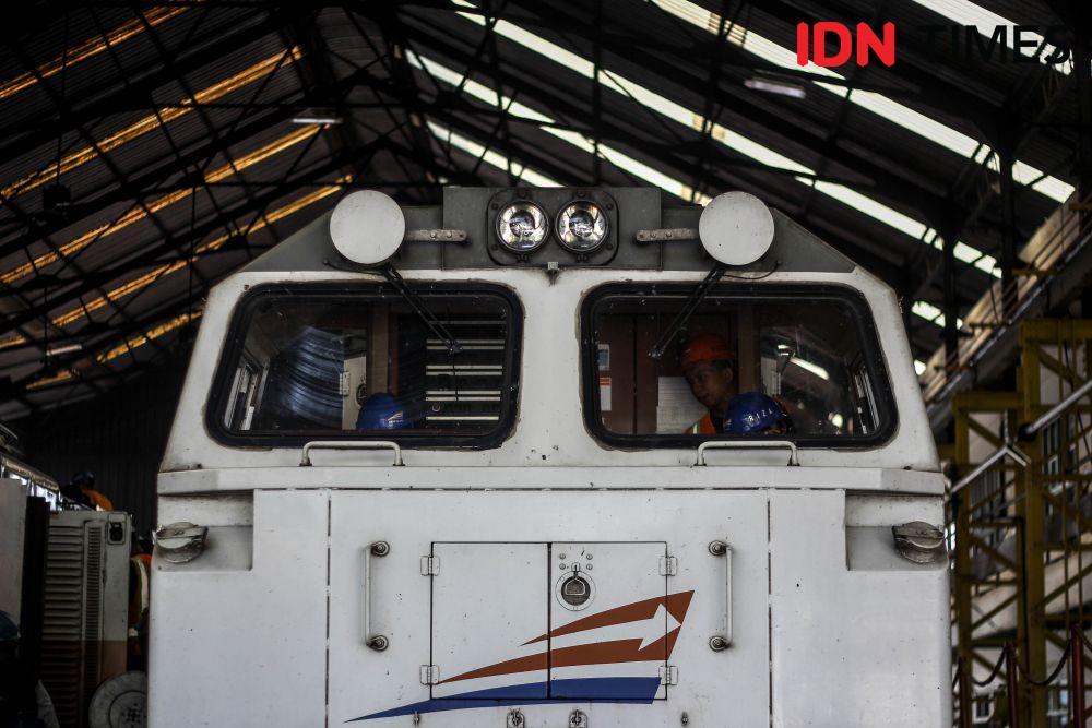 https://cdn.idntimes.com/content-images/post/20190516/teknisi-pt-kereta-api-indonesia-kai-daop-2-kota-bandung-tengah-mempersiapkan-kereta-menyambut-lebaran-2019-6261-671deeccc036831609c3176e6afdf888.jpg