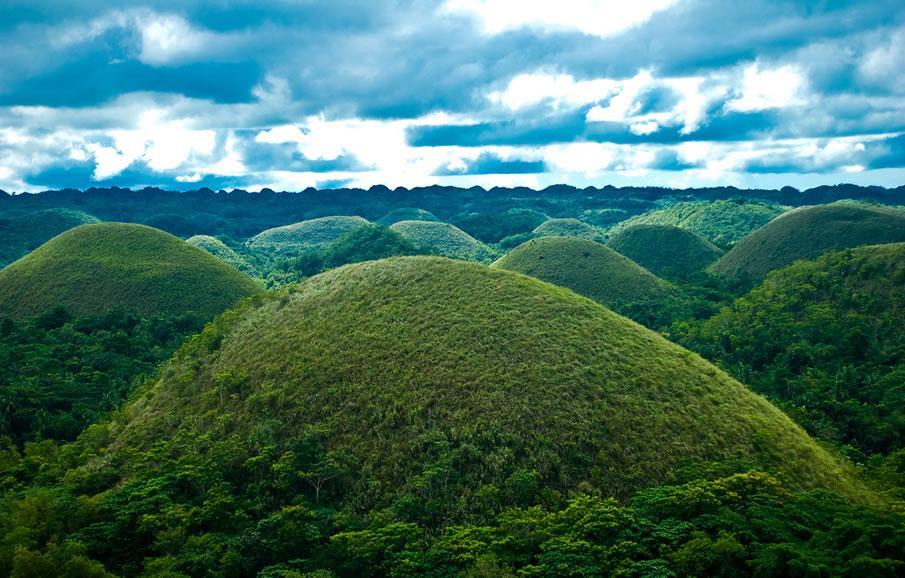 https://cdn.idntimes.com/content-images/post/20170428/the-chocolate-hills-bohol-philippines-40b79884ea2eca6a02834d13fecaeb7b.jpg