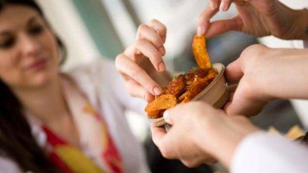http://cdn.idntimes.com/content-images/post/20160120/the-end-of-the-meal-as-we-know-it-half-of-eating-occasions-now-snacks-says-hartman-strict-xxl-30dfcf5835fcc87f469a5d9a7ffb6d37.jpg