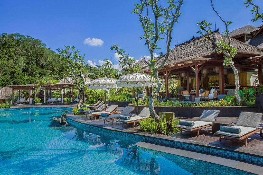 https://cdn.idntimes.com/content-images/post/20171020/the-pool-bar-b78bdd49abb88aa3c92e78ec73432970.jpg