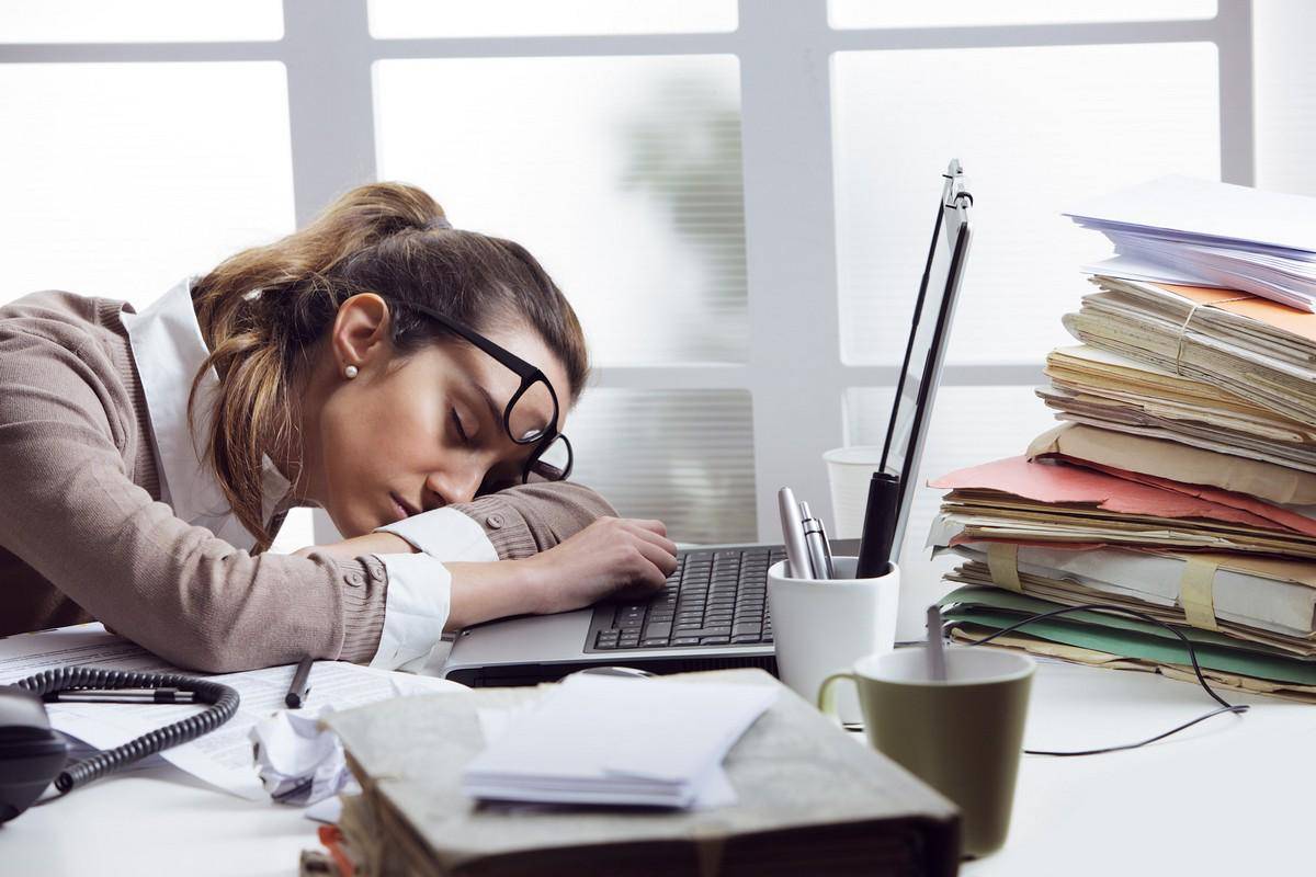 https://cdn.idntimes.com/content-images/post/20180220/the-post-lunch-slump-083200316a6eba74e35e14ac0b6d03ad.jpg