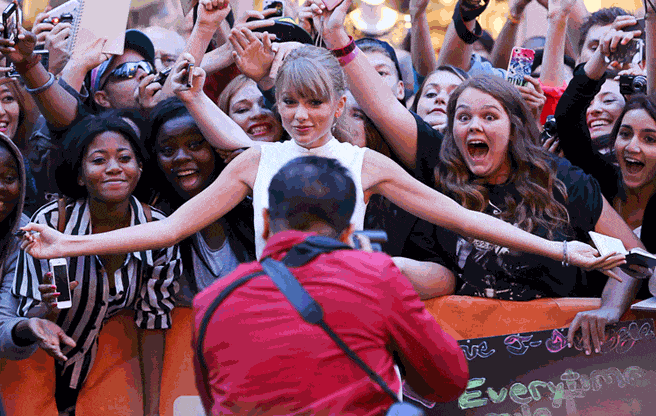 http://cdn.idntimes.com/content-images/post/20160229/tiff-gif-taylor-swift-b38ea7fedc70a56d99fbc27b91041456.gif