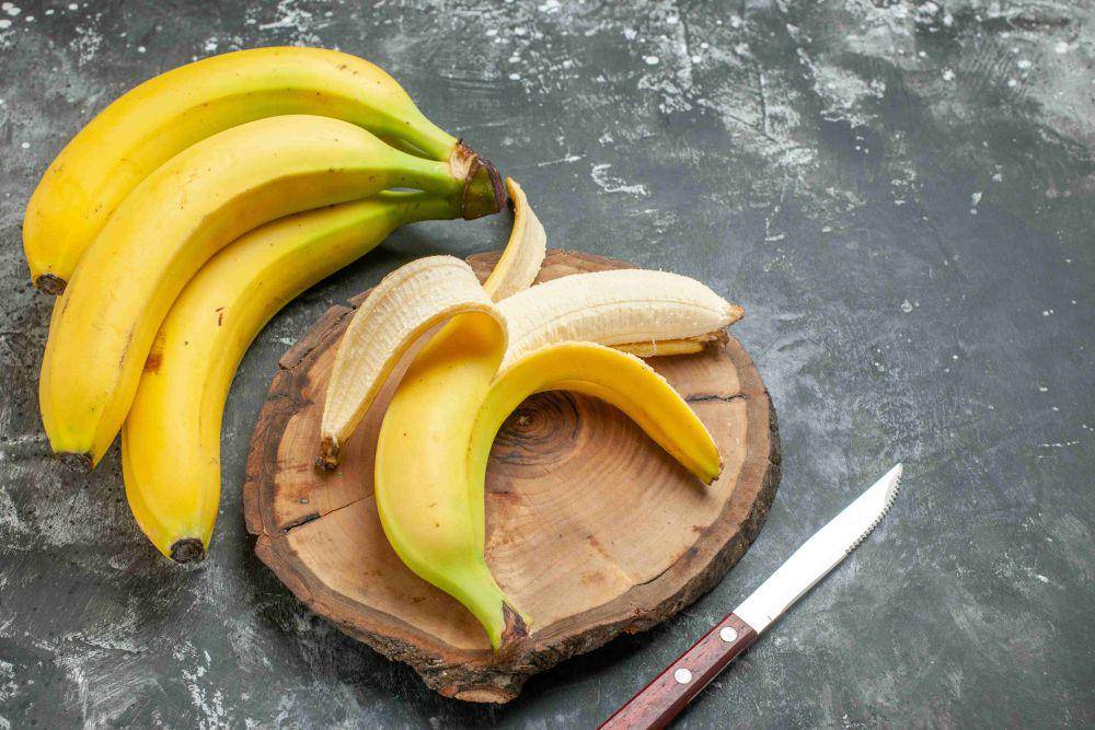 ilustrasi pisang (freepik.com/KamranAydinov)