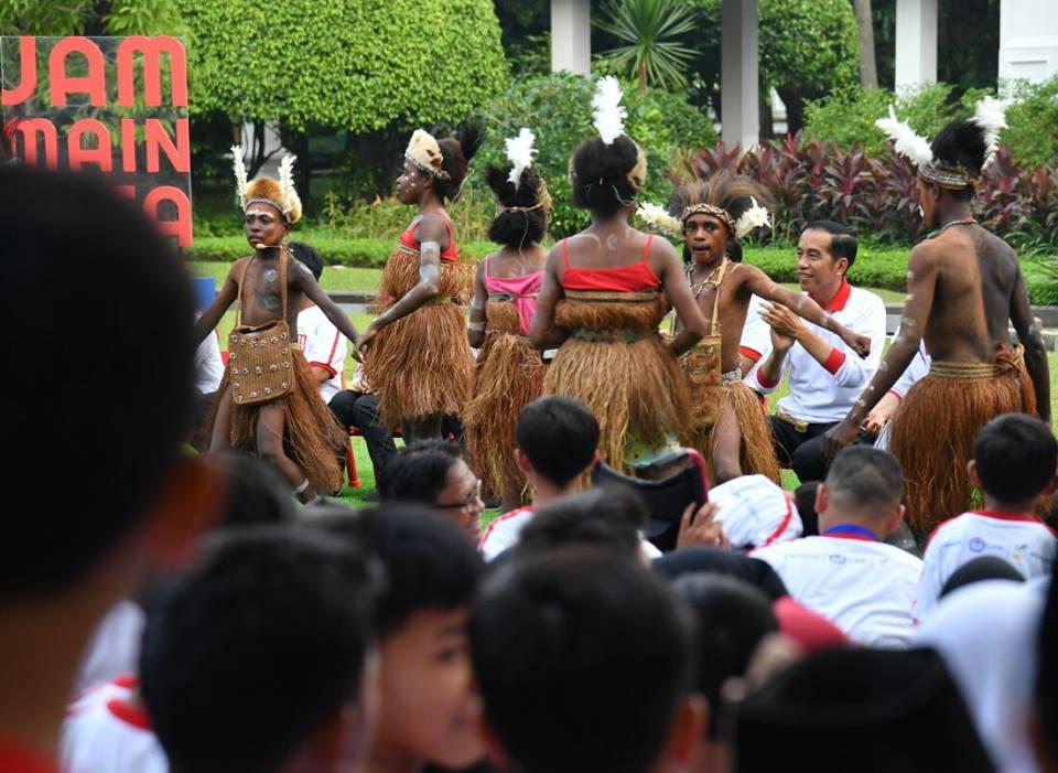 https://cdn.idntimes.com/content-images/post/20180507/tradisional-6-c6848a7e4624b09eedf1e5e8f068f9f7.jpg