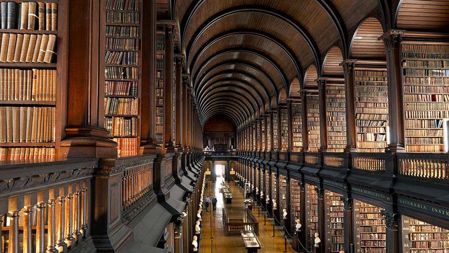 https://cdn.idntimes.com/content-images/post/20170916/trinity-college-long-room-library-dublin-12-42d4c5ef1d6d7dddd23a39b5ebf1f74a.jpg