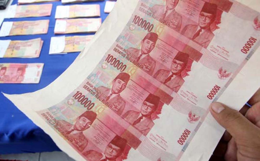 https://cdn.idntimes.com/content-images/post/20171121/uang-palsu-df45c7f11a6cd50054ce75057b7c4e73.jpg