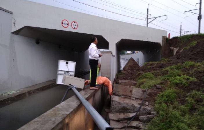 https://cdn.idntimes.com/content-images/post/20180205/underpass-bandara-soetta-longsor-10-9b7295ff5d6d8c6fdae8e7305f789ad9.jpg