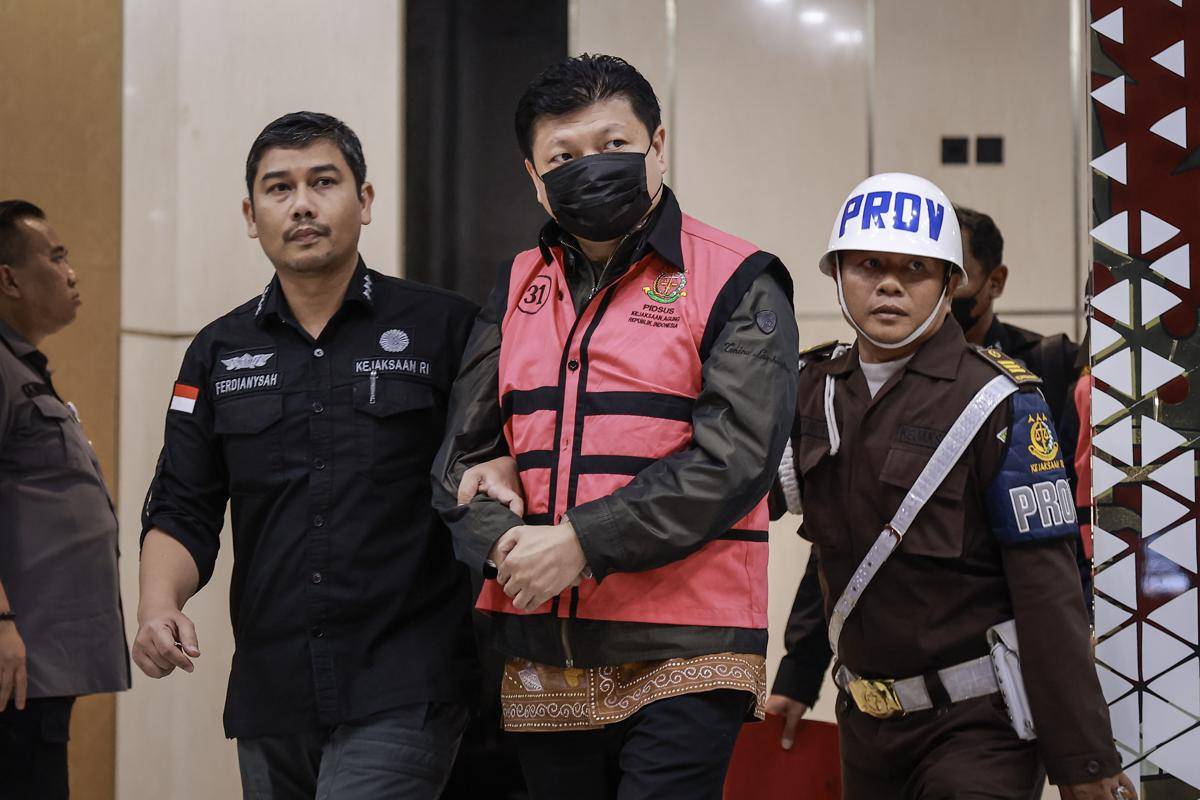 antarafoto-kejagung-tahan-tersangka-kasus-korupsi-pemberian-kredit-pt-sritex-1747871788.jpg