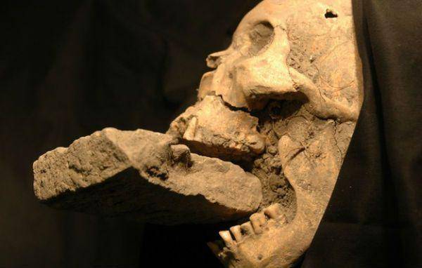 http://i1296.photobucket.com/albums/ag19/Melarissa_Benedicta/vampire-grave_italy_zpspxjhqz2s.jpg