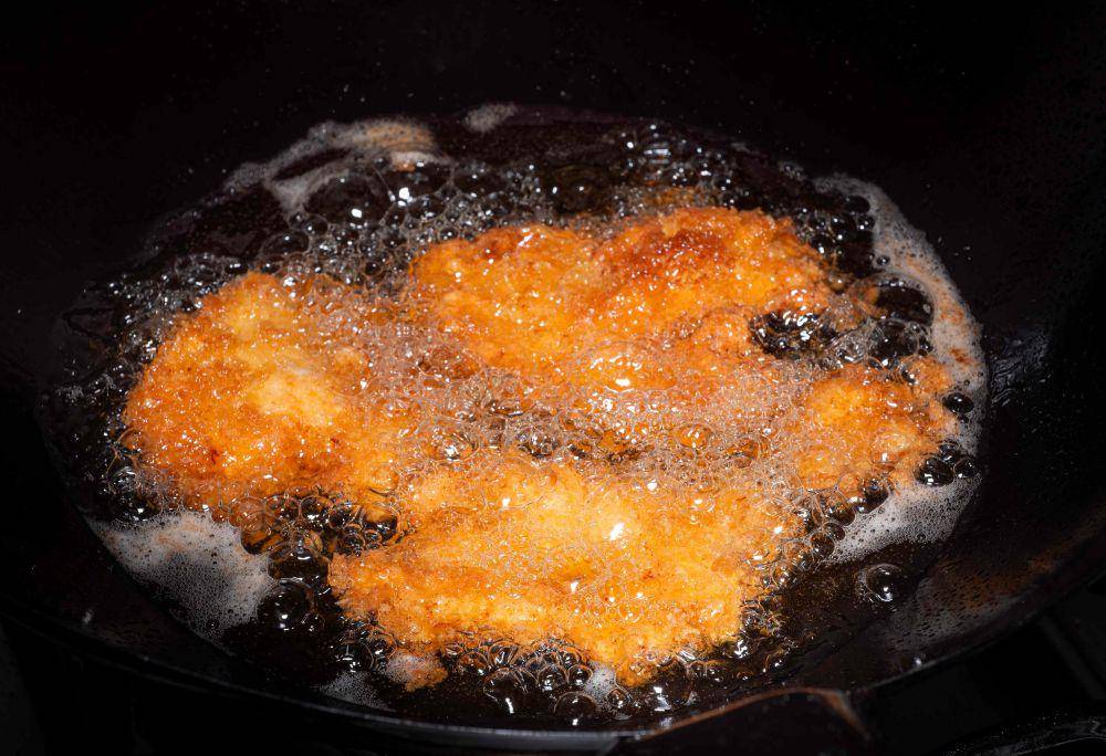 ilustrasi goreng chicken cordon bleu (vecteezy.com/Chinnachart Mart )
