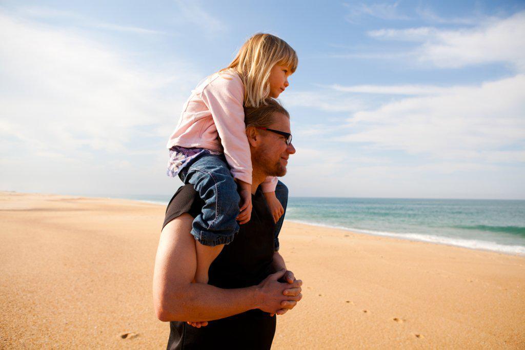 https://cdn.idntimes.com/content-images/post/20161219/walk-along-beach-8cdaf128d7ec3f87c24ba9028bf0a963.jpg
