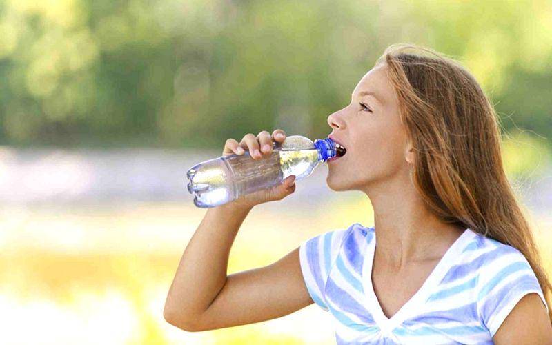 https://cdn.idntimes.com/content-images/post/20160517/water-drinking-e1392941309906-cc10ecc11875f403025e8a0becb46ac5.jpg