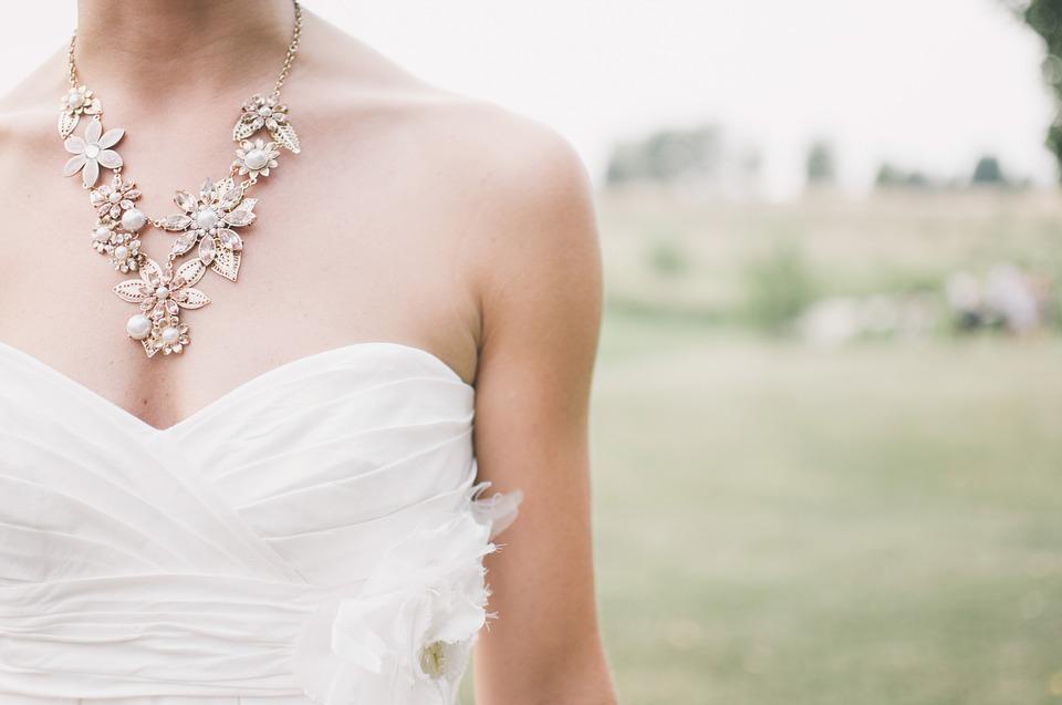 https://cdn.idntimes.com/content-images/post/20160917/wedding-1594957-960-720-ad885a78e514ee36fa937a1f6fed6174.jpg