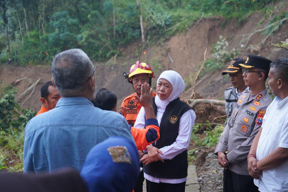 Tinjau Kondisi Longsor Trenggalek, Khofifah Kirim Tim Ahli