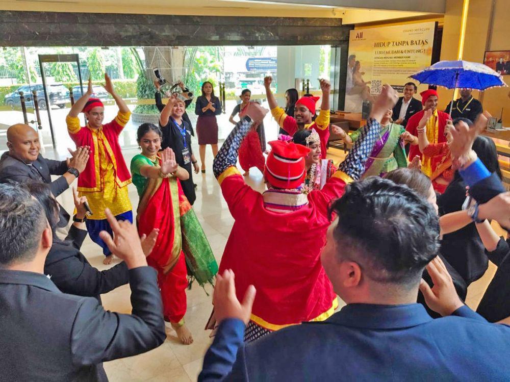 Mendadak Bollywood di Grand Mercure Medan Angkasa