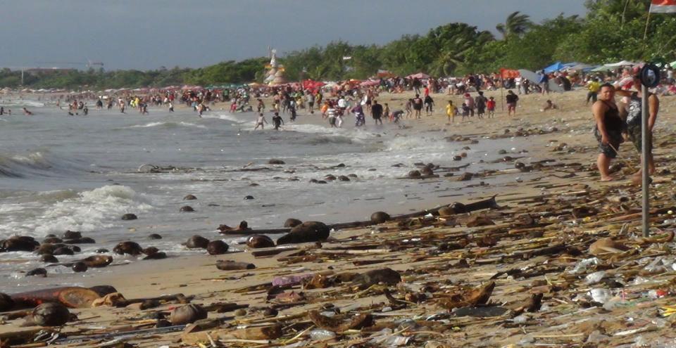 http://cdn.idntimes.com/content-images/post/20160112/wi-beritabali-pantai-kuta-43f5162fd7b43a20b79a6357ebce8523.jpg