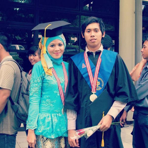http://cdn.idntimes.com/content-images/post/20160110/wisuda4-ca5742cc69bf2c8ed871ea93e1075d66.jpg