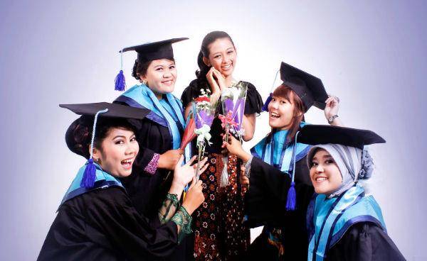 http://cdn.idntimes.com/content-images/post/20160106/wisuda9-richanworldblogspotcom-20e0618a17a847c3ffec27d365801ab0.jpg