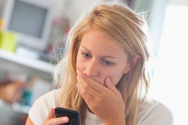 https://cdn.idntimes.com/content-images/post/20170621/worried-young-woman-in-pyjamas-f92fa56f8de7a166b57135529eeaefd0.jpg