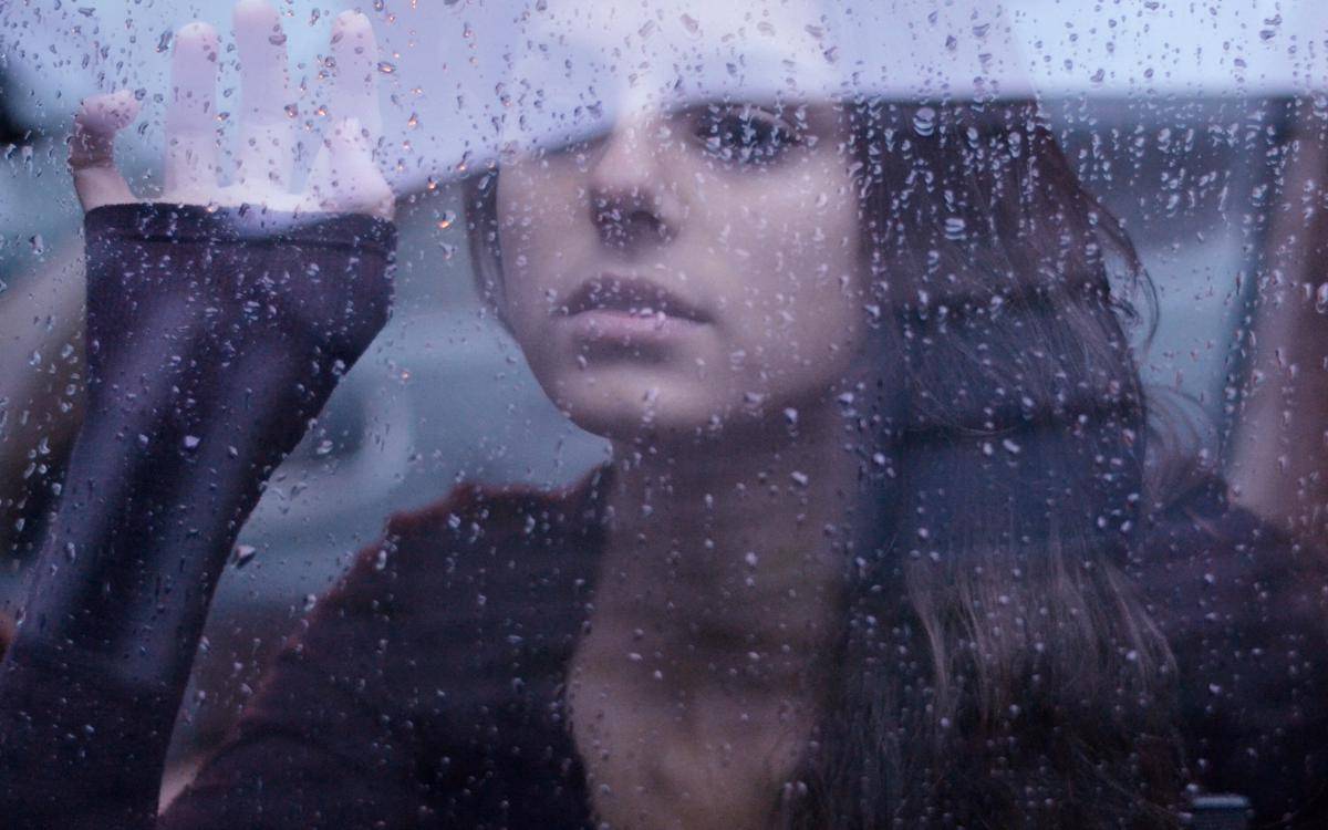 https://cdn.idntimes.com/content-images/post/20170123/ws-raining-window-2560x1600-058cee37b8a88a18f6729eed6e0fec45.jpg