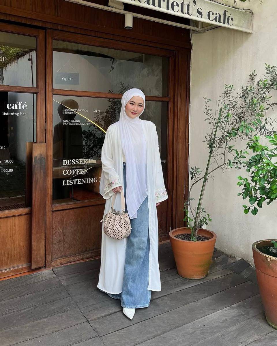 Intan Ghazella (instagram.com/intanghazll_)