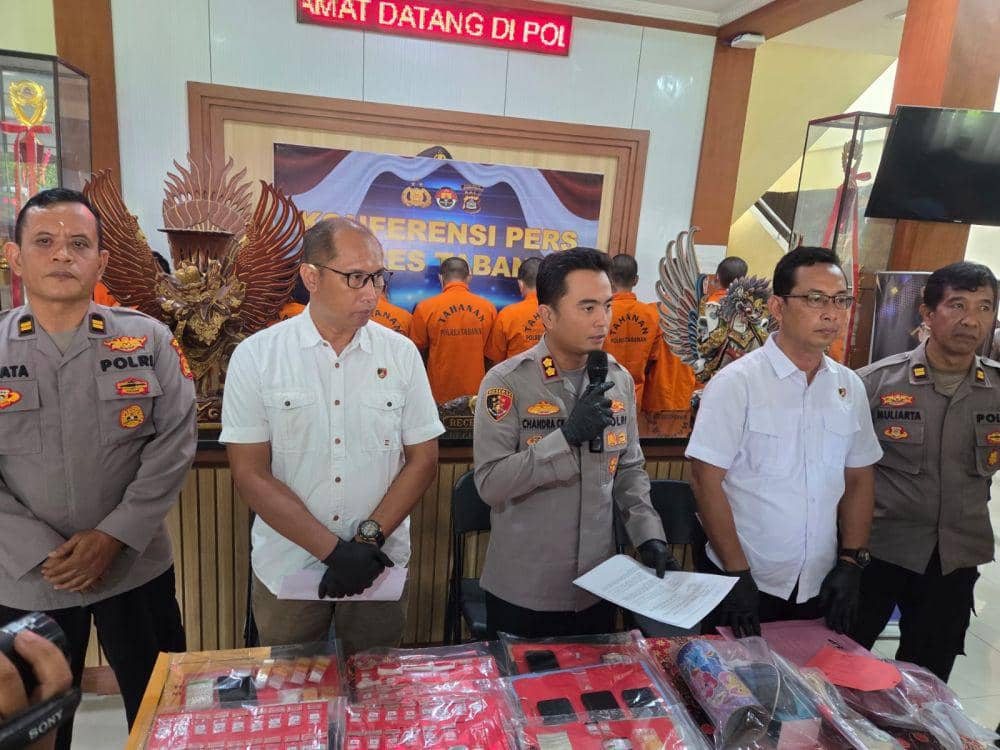 Jumpa pers kasus narkoba dan kriminal di Polres Tabanan, Jumat (23/5/2025) (IDNTimes/Wira Sanjiwani)