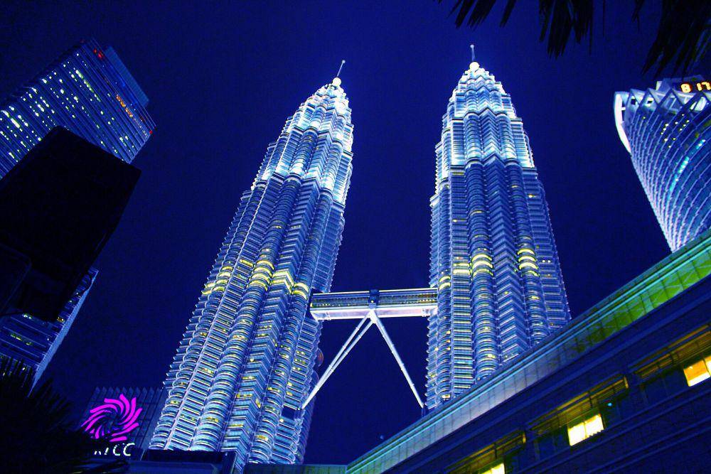 potret Petronas Twin Towers (commons.wikimedia.org/Ajish R)