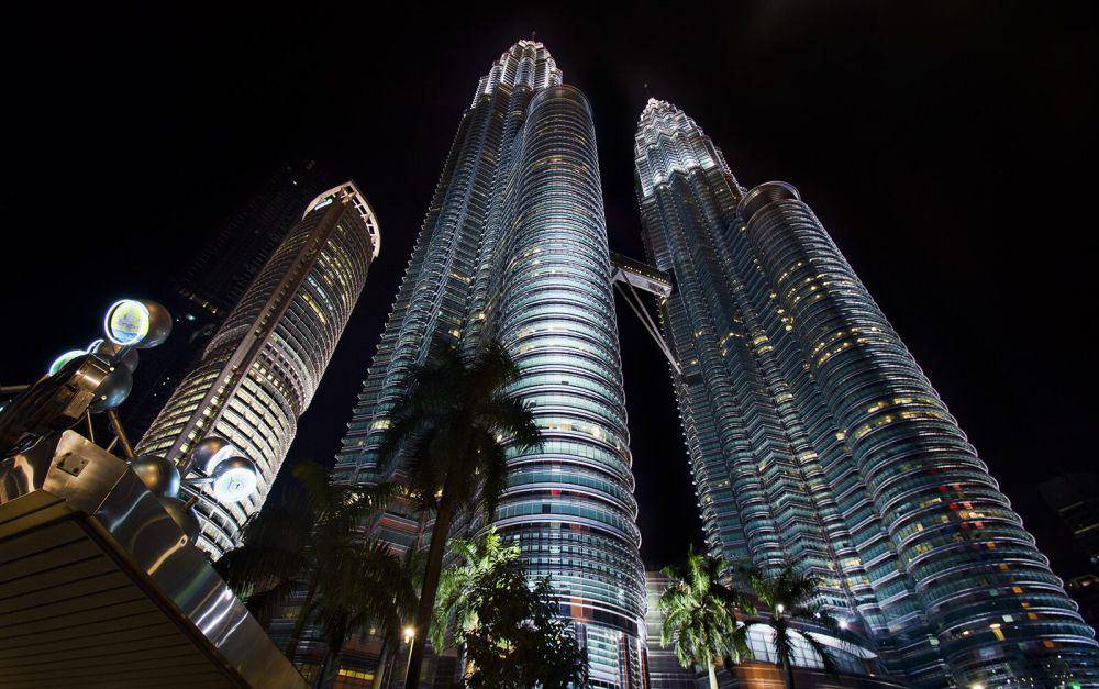 potret Petronas Twin Towers (commons.wikimedia.org/Iamsantanubose)