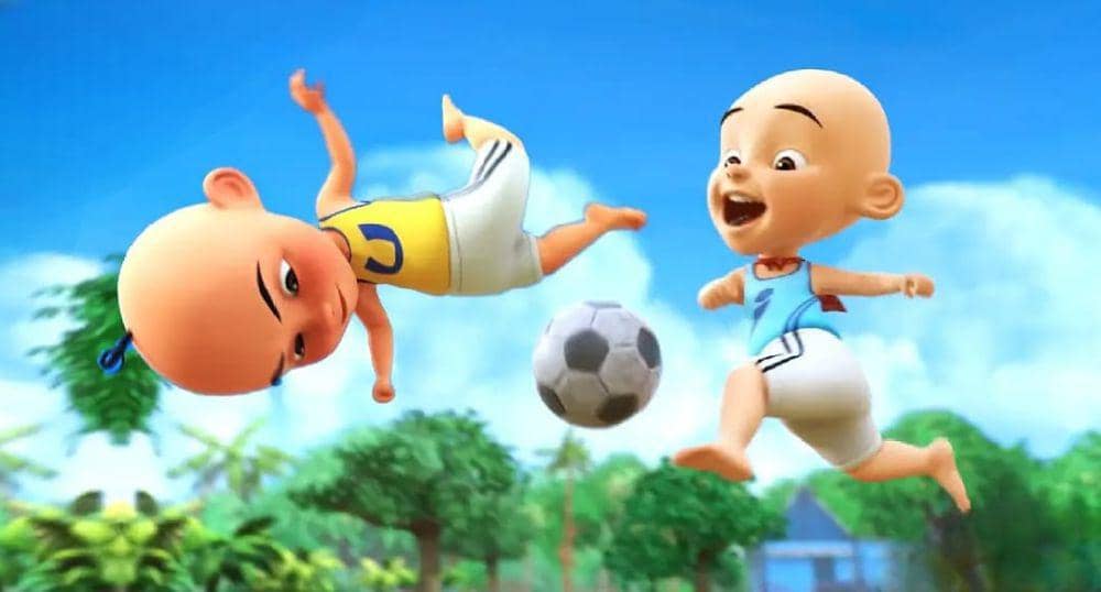 Upin dan Ipin sedang bermain bola (dok. Les' Copaque Production/Upin and Ipin)