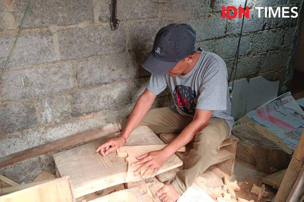 Pengrajin patung penyu di Tampaksiring Gianyar (IDN Times/Ayu Afria)