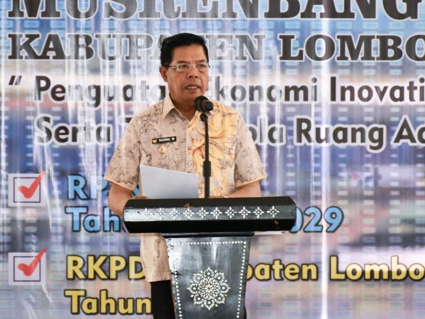 Bupati Lotim, Haerul Warisin saat menghadiri kegiatan Musrenbang (IDN Times/Ruhaili)