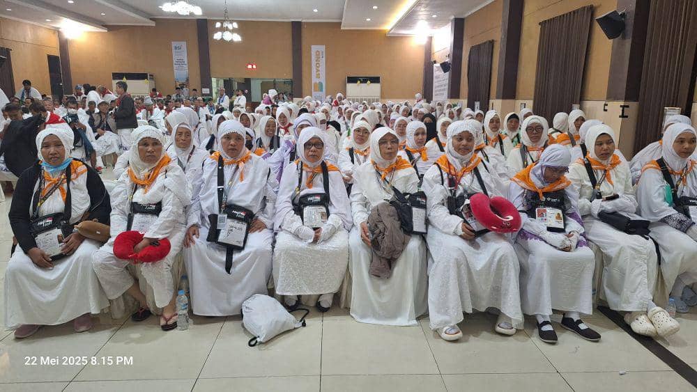 Calon jemaah haji asal Bali saat berada di Asrama Haji Embarkasi Sukolilo Surabaya. (Dok. PPIH Embarkasi Surabaya)
