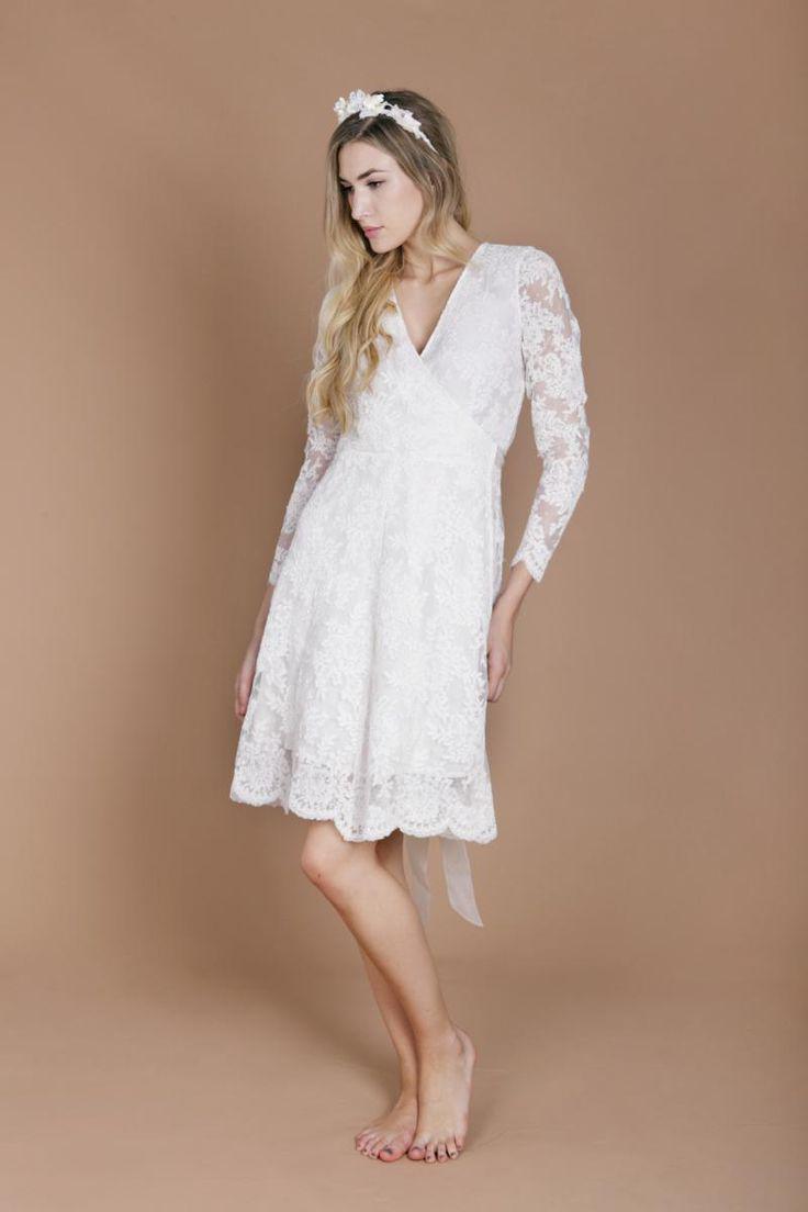 https://cdn.idntimes.com/content-images/post/20170621/18359a92ce065c945bb446eb0ecdbe10-wrap-dresses-bridal-dresses-769c0aaddb8fc253570e720a7b9cb27f.jpg