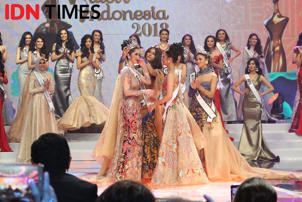 https://cdn.idntimes.com/content-images/post/20180310/18prosesi-penyerahan-mahkota-2-02c7c0fa7b70f487ce877e4994731cc4.jpg
